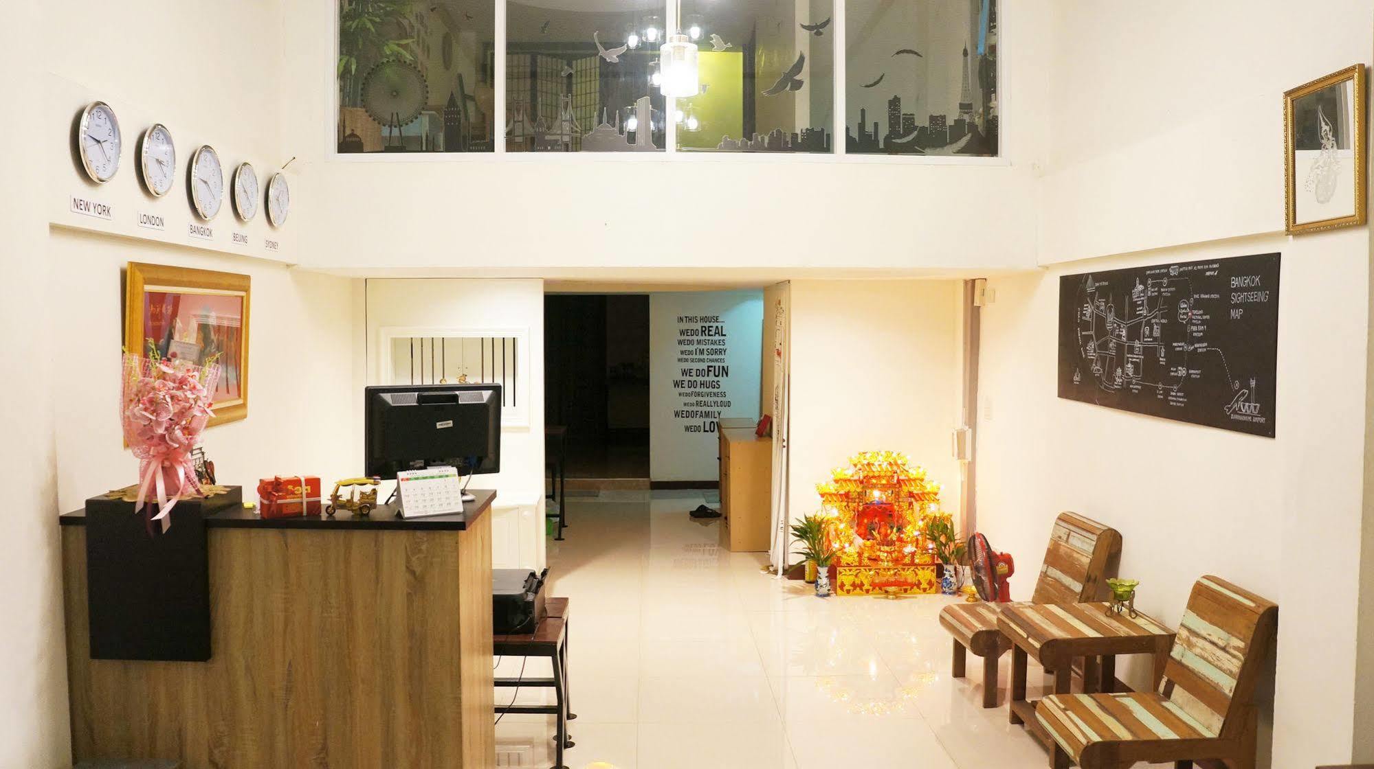 Wake Up Hostel Bangkok Eksteriør billede